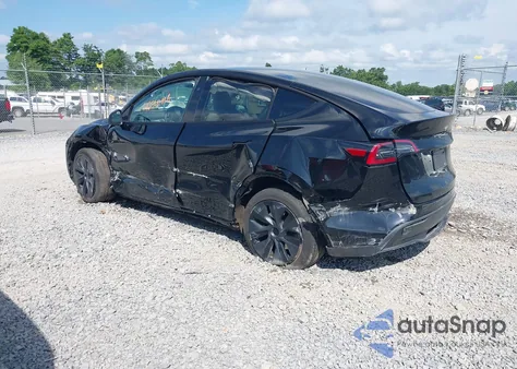 2024 Tesla Model Y Long Range Dual Motor All-Wheel Drive z USA, uszkodzony, nr VIN 7SAYGDEE4RF161429